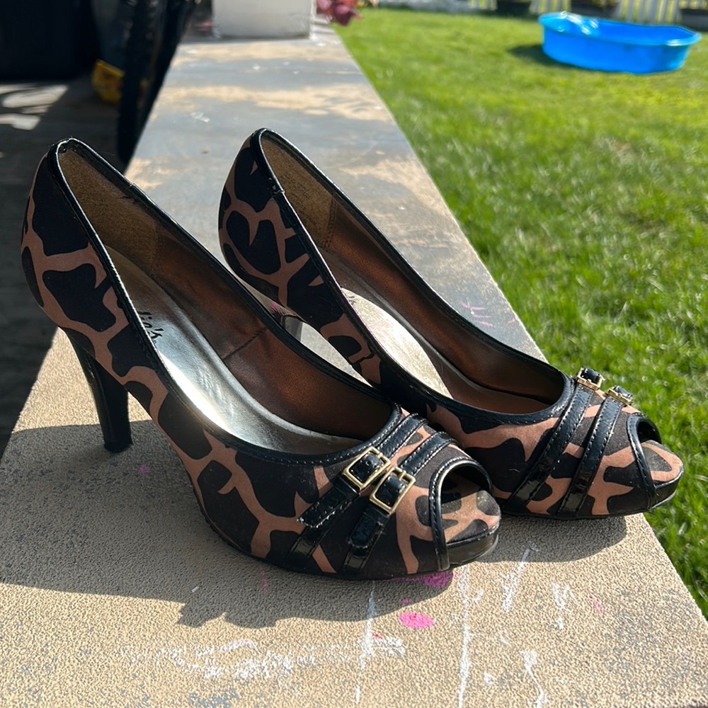Size 8 Blank Printed heels